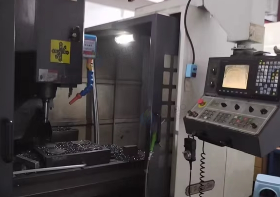 东莞地区处理工厂CNC1060、捷豹空压机一套、大型龙门机CNC刀库