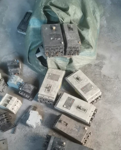 淮安地区处理63A-160A空气开关、各种交流接触器、旧焊机