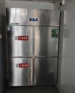 南昌地区处理4门冰柜、生食冰箱操作台、四头电磁炉、天然气煮面炉和消毒柜