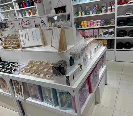 太原地区处理边柜、彩妆台、展台等