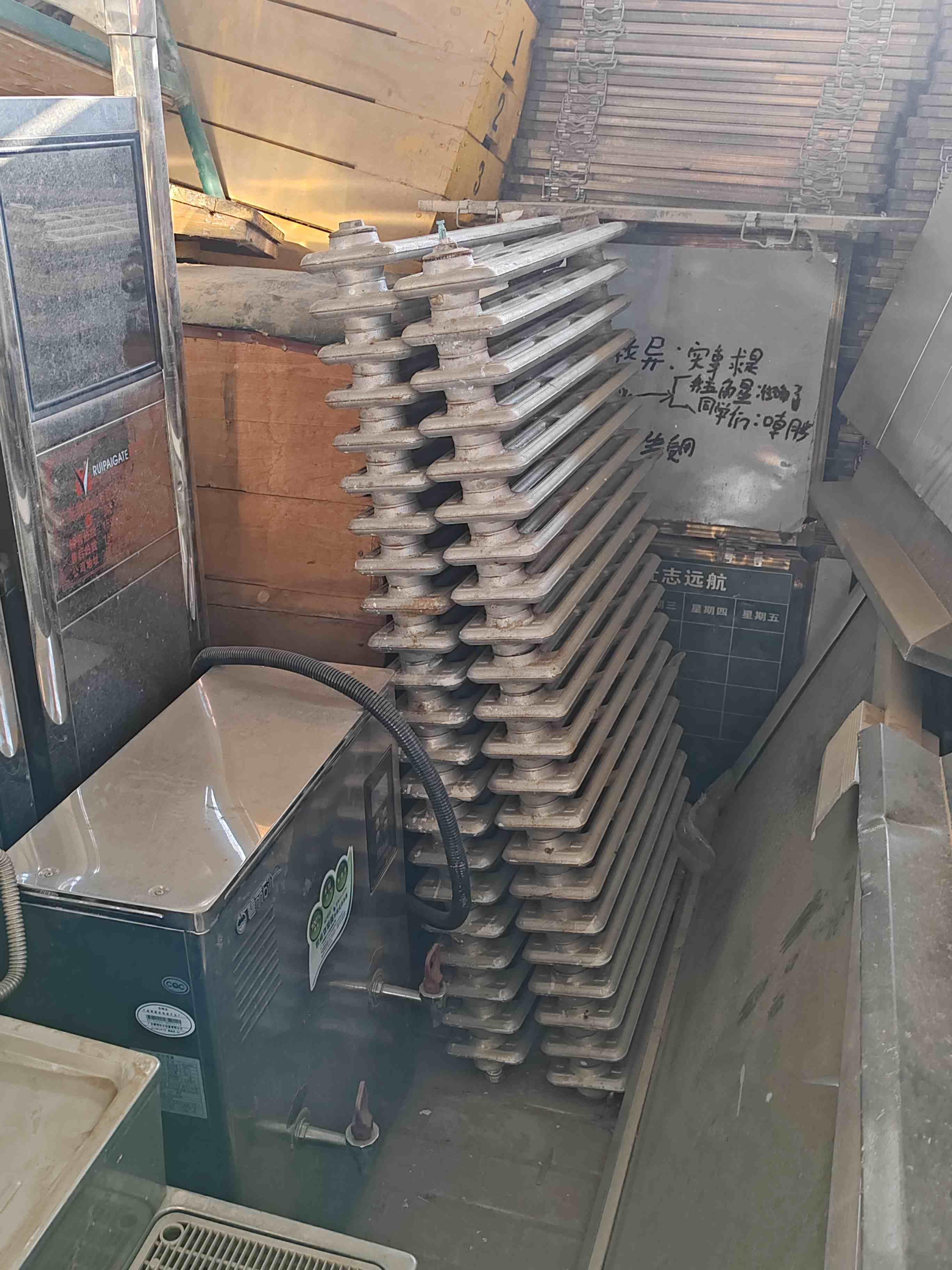 1月14日吴忠学校防护栏、铁质防盗门、旧木门等报废资产处置项目转让公告