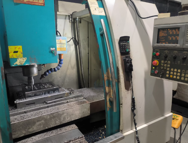 苏州地区工厂处理850加工中心1台、1160加工中心1台、780雕铣机1台