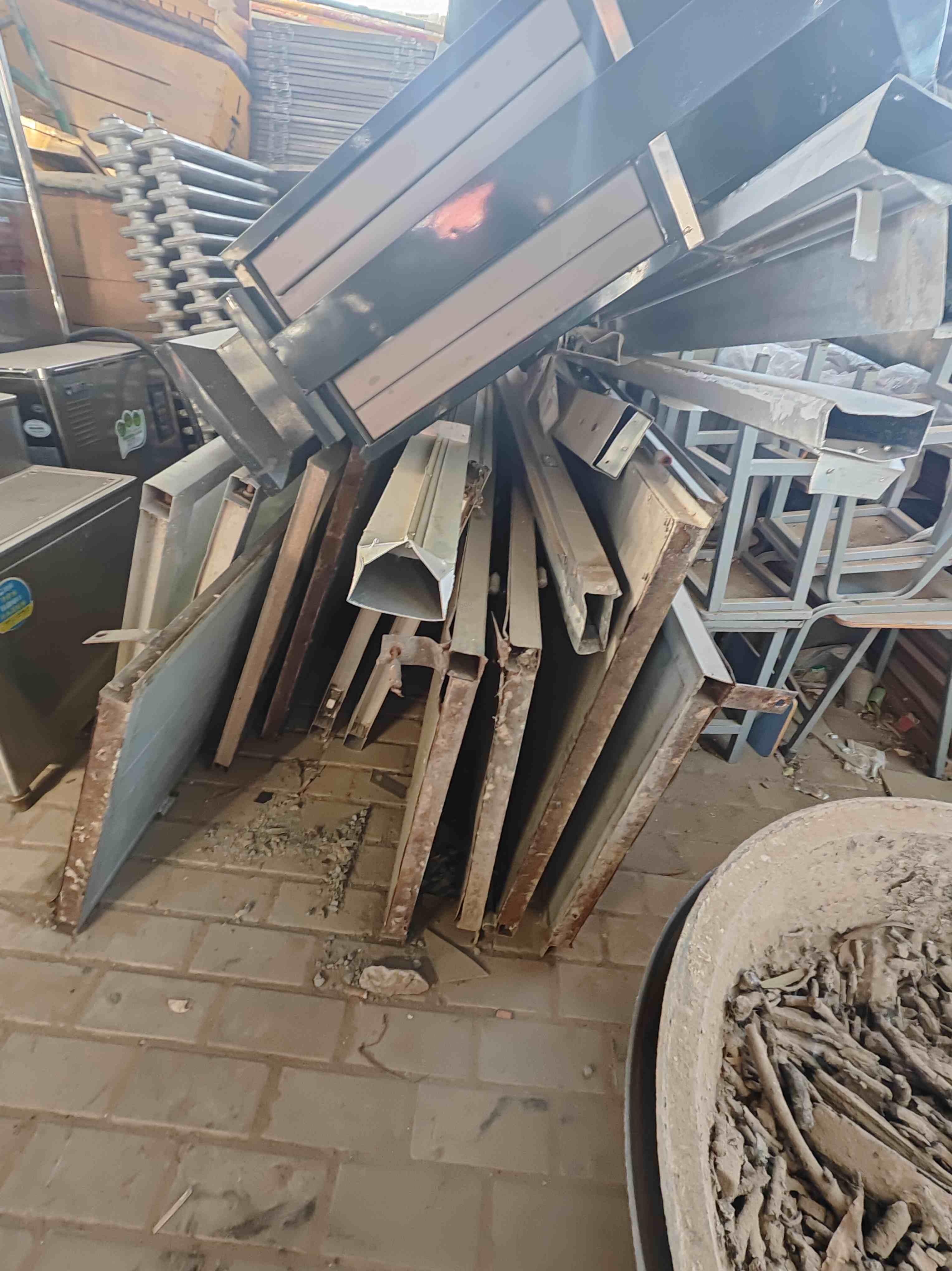 1月14日吴忠学校防护栏、铁质防盗门、旧木门等报废资产处置项目转让公告