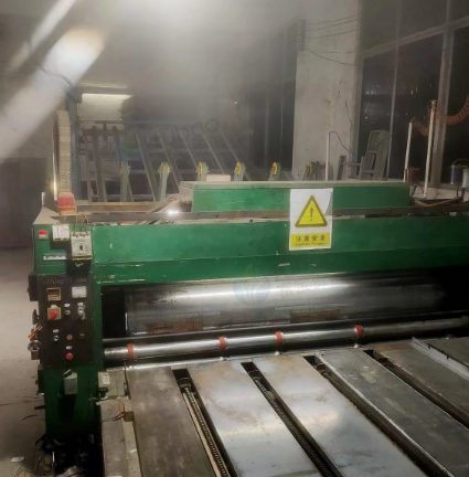 广州地区纸箱厂处理双色印刷开槽机、堆码机、送纸机