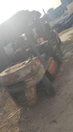菏泽地区处理2辆报废叉车