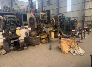 济南地区工厂处理多台扬力冲床