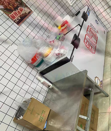 南阳地区店铺处理双开门展示柜、双连池、冰柜、收银台、展示柜、空调等饭店所有设备