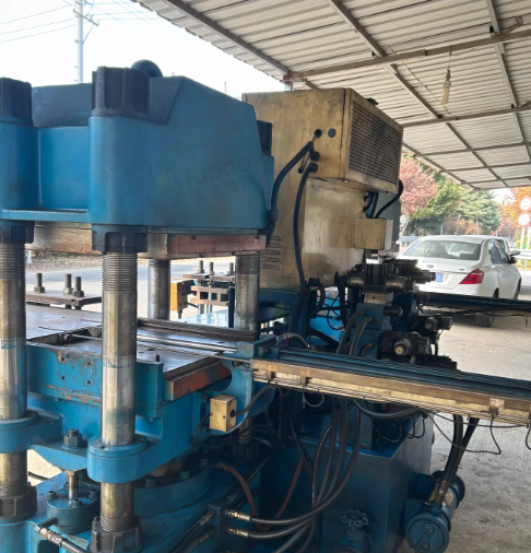 常州地区工厂处理佳鑫200T2RT平板硫化机1台、300T4rt注射机1台