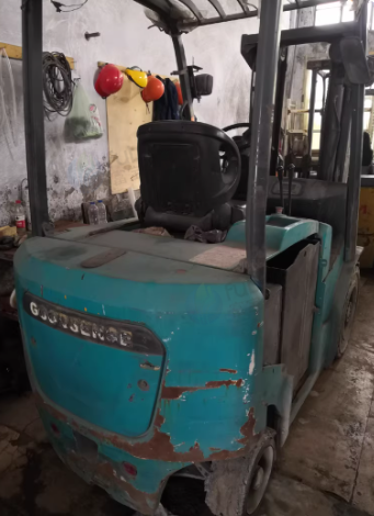 青岛地区因停产处理2台叉车