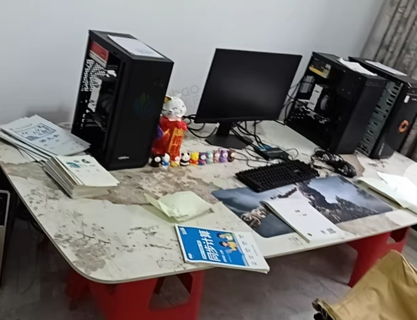 广安地区处理4台台式机、显示器、键盘鼠标、四分分频器