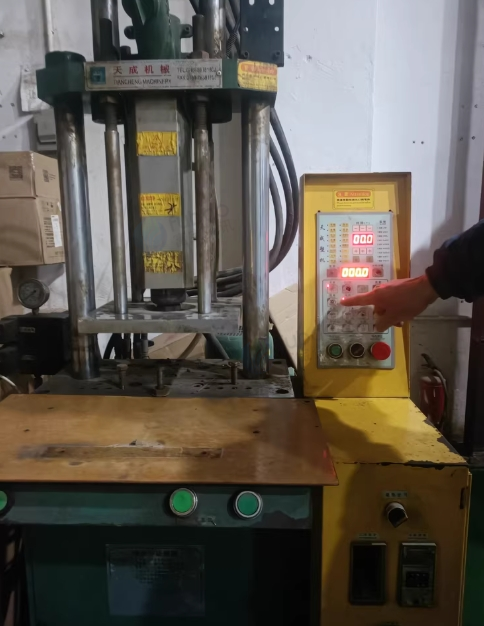 东莞地区个人处理天成机械四柱液压机