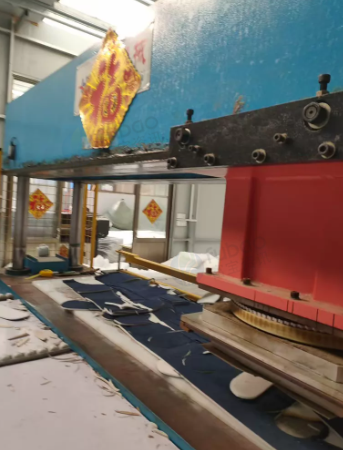 聊城地区个人处理精密四柱平面裁断机 创能激光切割机