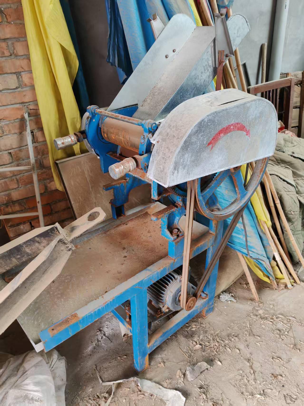 1月5日中卫学校燃油气双炒双尾炉、排烟罩、铁木菜堆（40mm) 双耳炒锅等报废资产处置项目转让公告