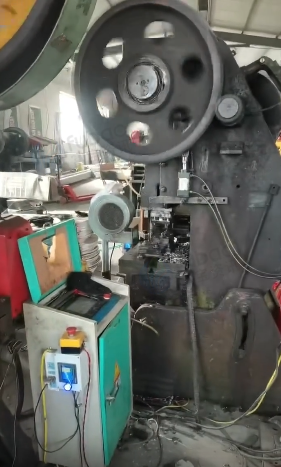 邢台地区处理生产断桥门窗用的二连杆全套设备