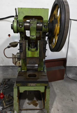 临沂地区个人处理2台16吨冲床