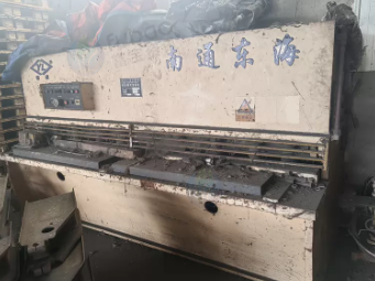 济宁地区公司处理QC12Y-8×2500液压摆式剪板机