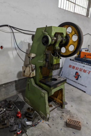 临沂地区个人处理2台16吨冲床