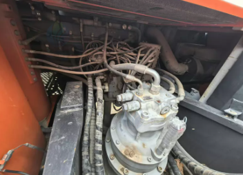 潍坊地区个人处理19年日立300-5A挖掘机