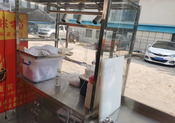 三亚地区处理厨房设备一批