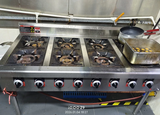 郑州地区处理商用红薯机、商用展示柜、8眼气灶等