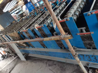 济南地区工厂处理2台彩钢压瓦机