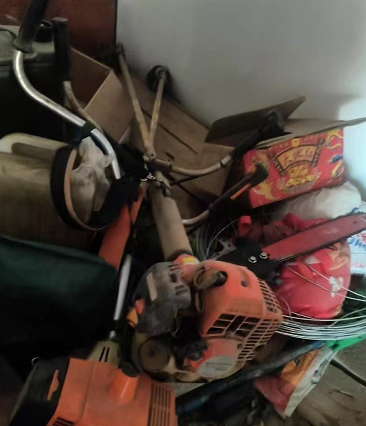 保定地区处理三台手推式汽油割草坪机、两台汽油式打药机、两台草坪修边机、手推苗木修剪机