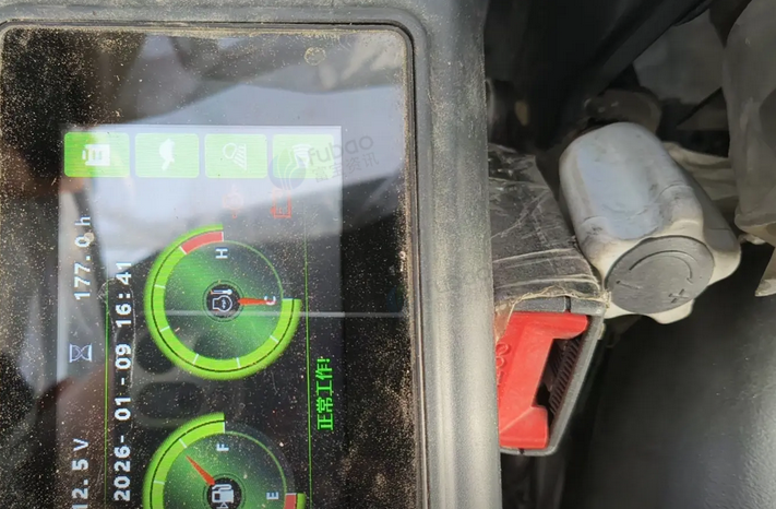 桂林地区个人处理2台挖掘机