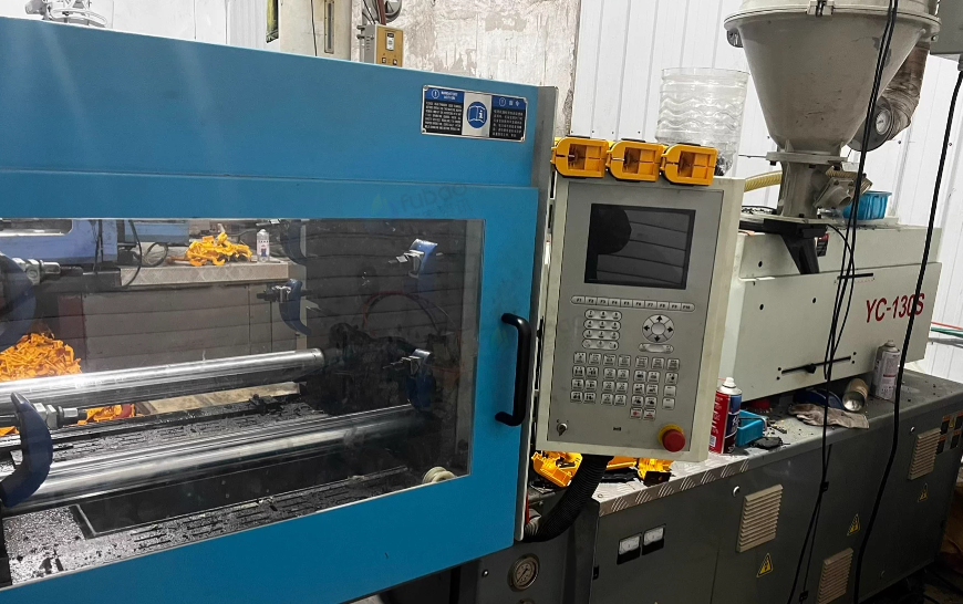 南通地区工厂处理优灿130吨注塑机