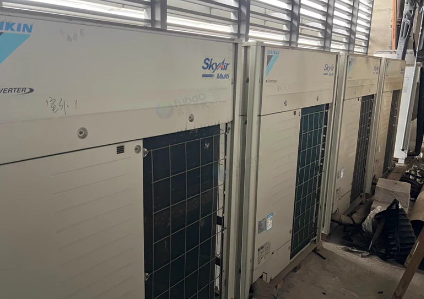 杭州地区实验室搬迁处理中央空调四台外机三四十个室内机