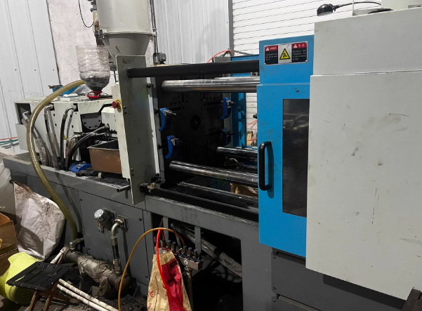 南通地区工厂处理优灿130吨注塑机