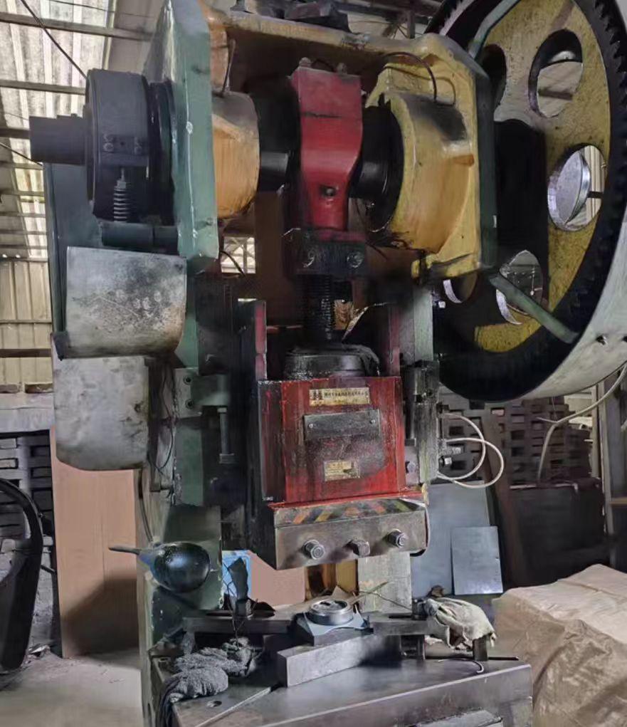 新乡地区工厂处理剪板机、一批冲床