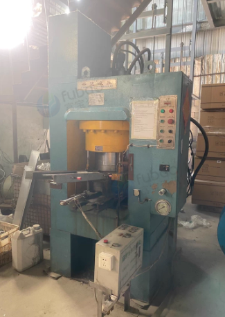 临沂地区处理自用扬锻63气动冲床 300吨兴达液压机 整平机 平板机 伺服送料器