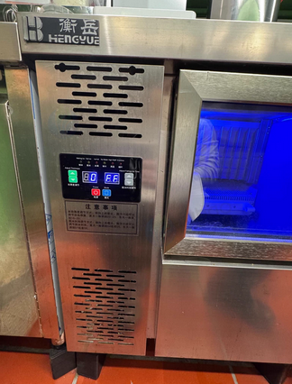 泉州地区处理衡岳商用制冰机、商用卧式冰箱、果糖定量机、开水机、显示屏