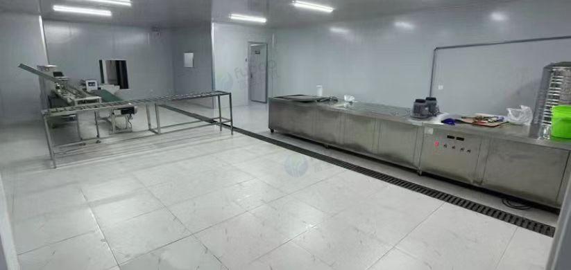 通辽地区车间转让处理包装机、输送带、不锈钢操作台等食品加工设备