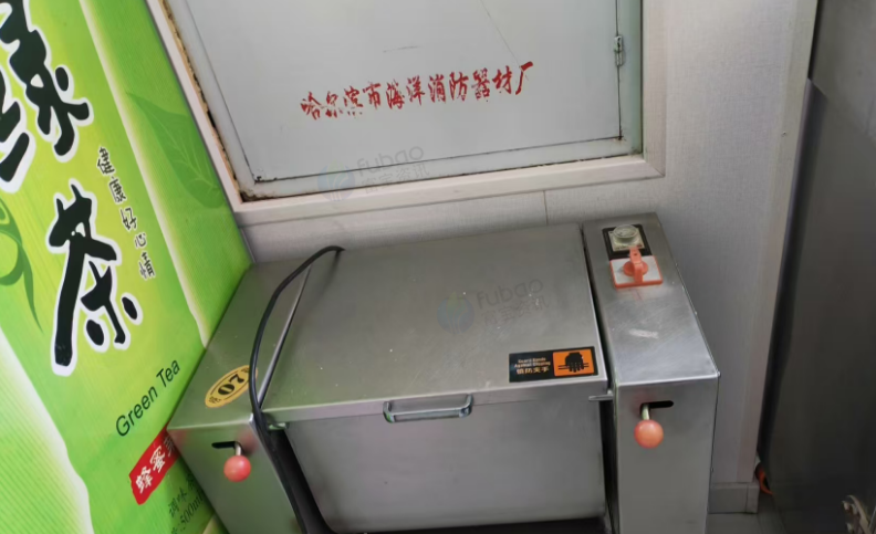 松原地区店铺处理冷藏展示柜、橙色沙发、六孔电陶炉、收银机、炒菜台、汤面炉、搅拌机、不锈钢操作台等熟食店设备