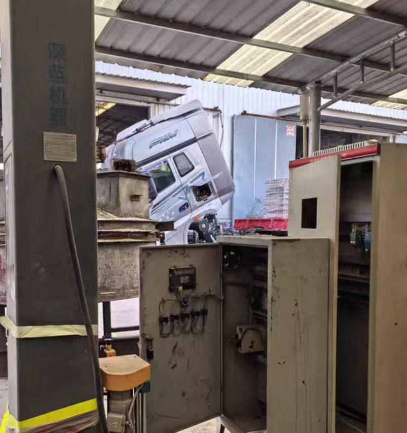 新乡地区杯厂倒闭处理螺杆空压机、托盘包装机、气泵、混合拌料机、塑料罐等