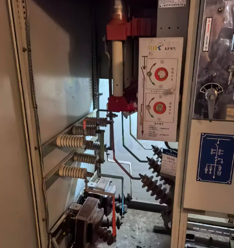 徐州地区工厂处理高压配电柜1套、电力柜3组