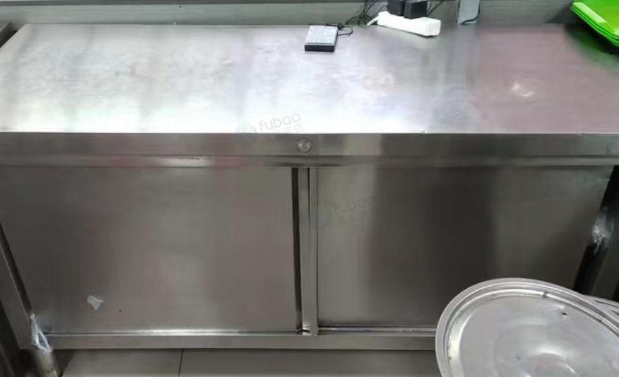 呼和浩特地区处理商用蒸饭柜、不锈钢操作台、商用双层电烤箱、四门冰柜