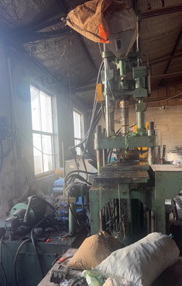 廊坊地区处理两台立式双滑板注塑机