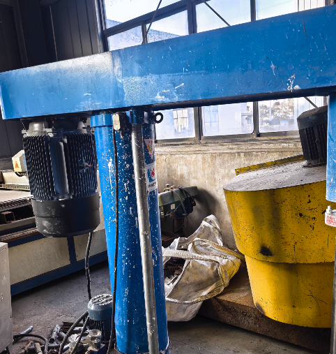 泰州地区工厂处理22KW几乎全新分散机