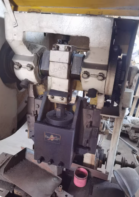 嘉兴地区处理4台10吨纽扣冲床