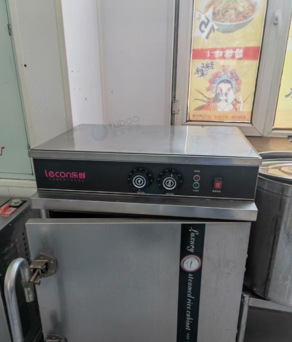 松原地区店铺处理冷藏展示柜、橙色沙发、六孔电陶炉、收银机、炒菜台、汤面炉、搅拌机、不锈钢操作台等熟食店设备