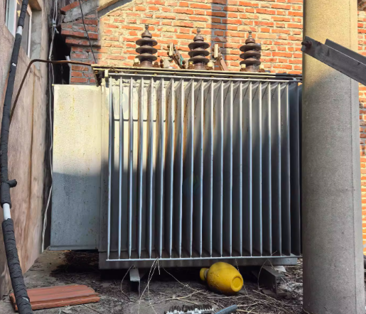 徐州地区工厂处理高压配电柜1套、电力柜3组