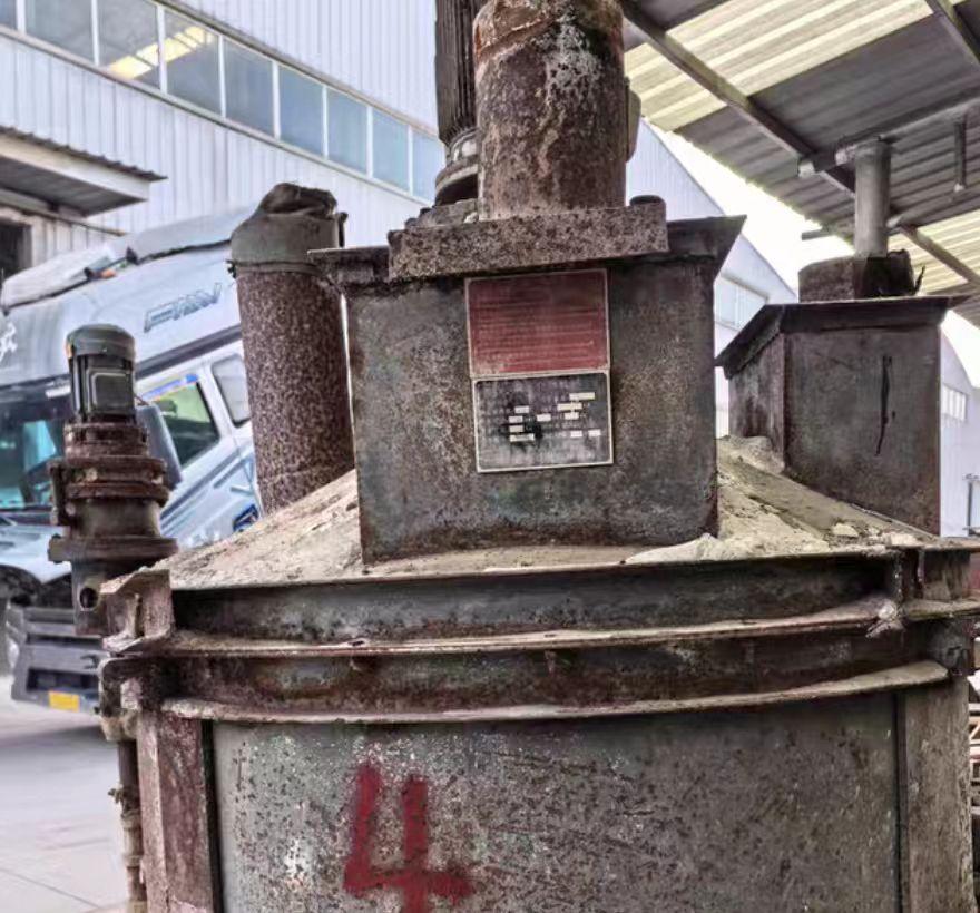 新乡地区杯厂倒闭处理螺杆空压机、托盘包装机、气泵、混合拌料机、塑料罐等