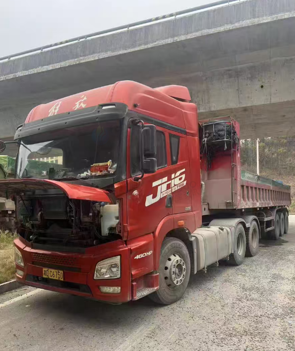 衡阳地区处理解放JH6红色自卸车