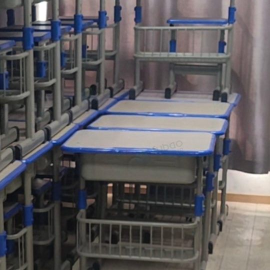 镇江地区处理课桌椅一批