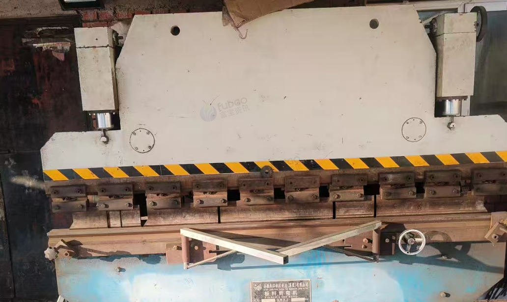 四平地区处理35吨2.2.米折弯机