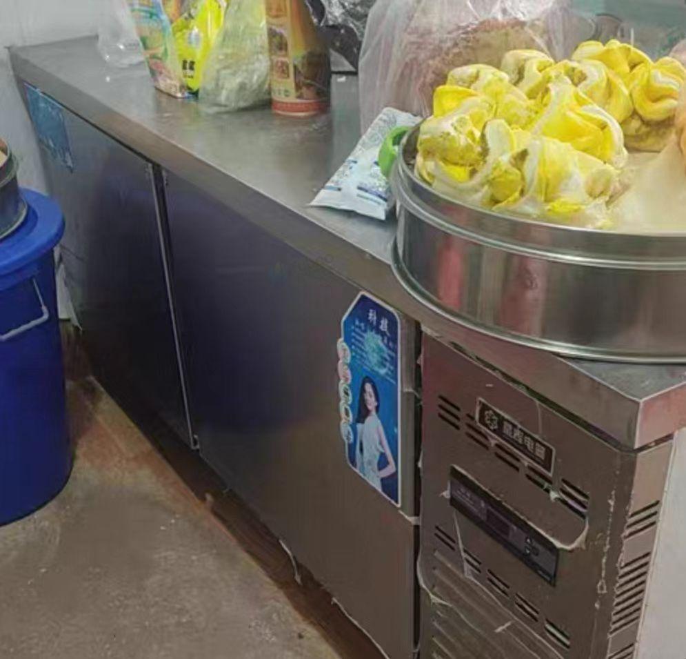 兰州地区处理压面机、冰箱、蒸汽炉、电饼铛、油锅、桌椅板凳等