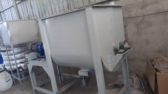 潍坊地区工厂处理350升高速剪切乳化罐 1000升卧式螺带混料机