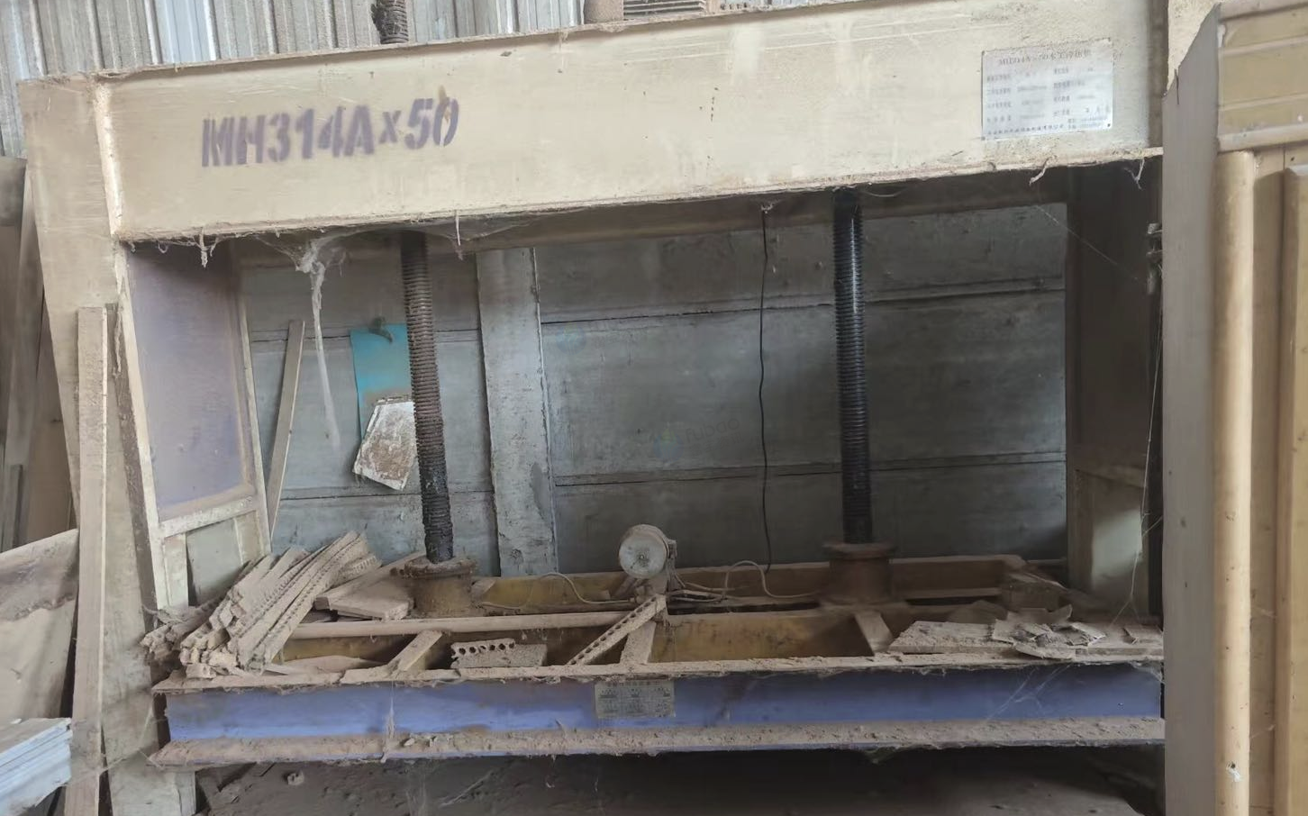 焦作地区处理木工冷压机2台等木工机器